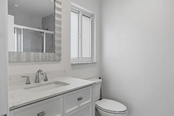 2910 NE 40th Ct - - 031