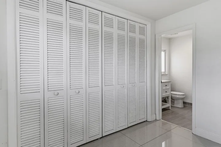 2910 NE 40th Ct - - 029
