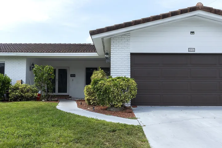 2910 NE 40th Ct - - 005