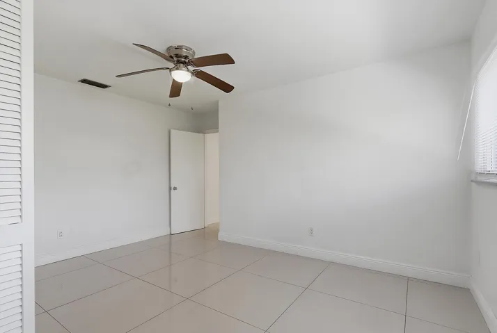 2910 NE 40th Ct - - 021
