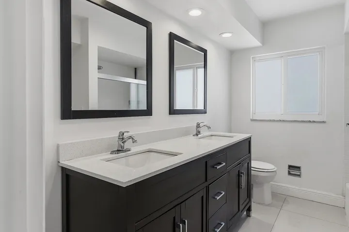 2910 NE 40th Ct - - 017