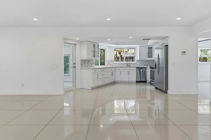2910 NE 40th Ct - - 007
