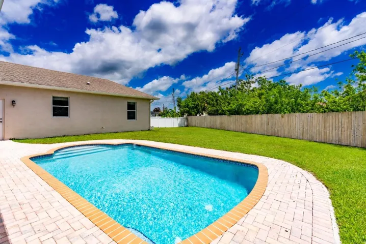 Pool_Deck_before_empty