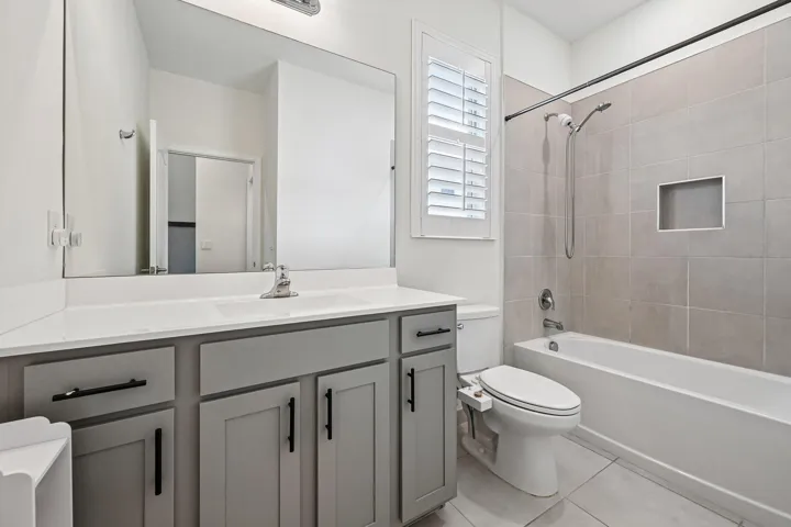 19-web-or-mls-Birkdale Dr-S0506-019