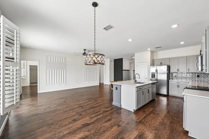 12-web-or-mls-Birkdale Dr-S0506-012
