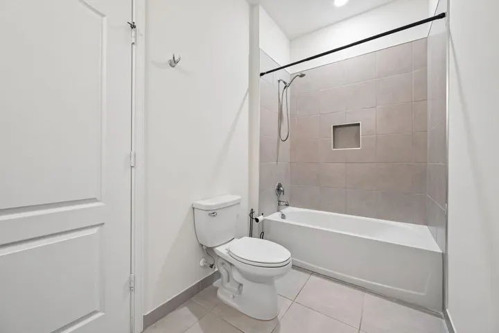 24-web-or-mls-Birkdale Dr-S0506-024