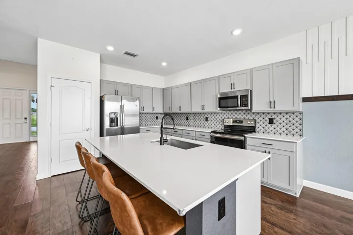 15-web-or-mls-Birkdale Dr-S0506-015