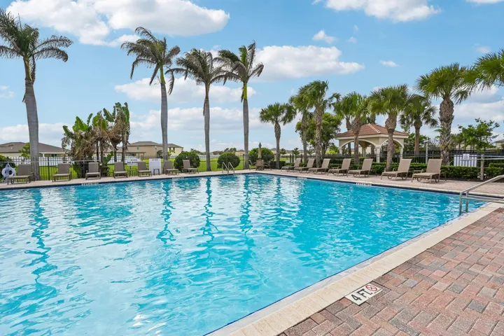 57-web-or-mls-Birkdale Dr-0506-907