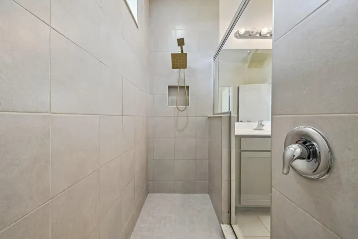 29-web-or-mls-Birkdale Dr-S0506-029