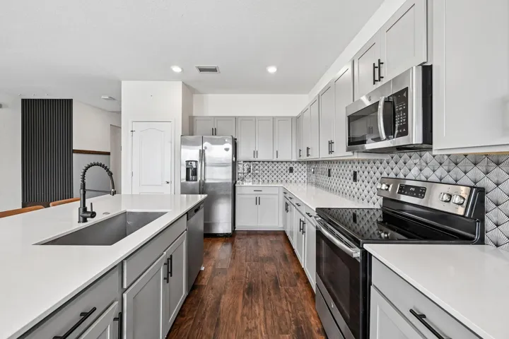 14-web-or-mls-Birkdale Dr-S0506-014