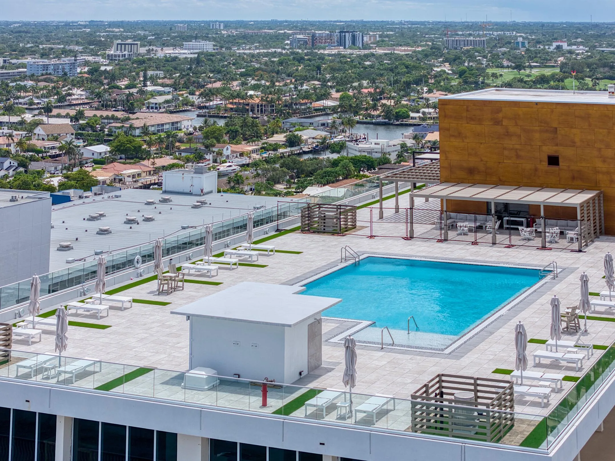 Rooftop Pool!
