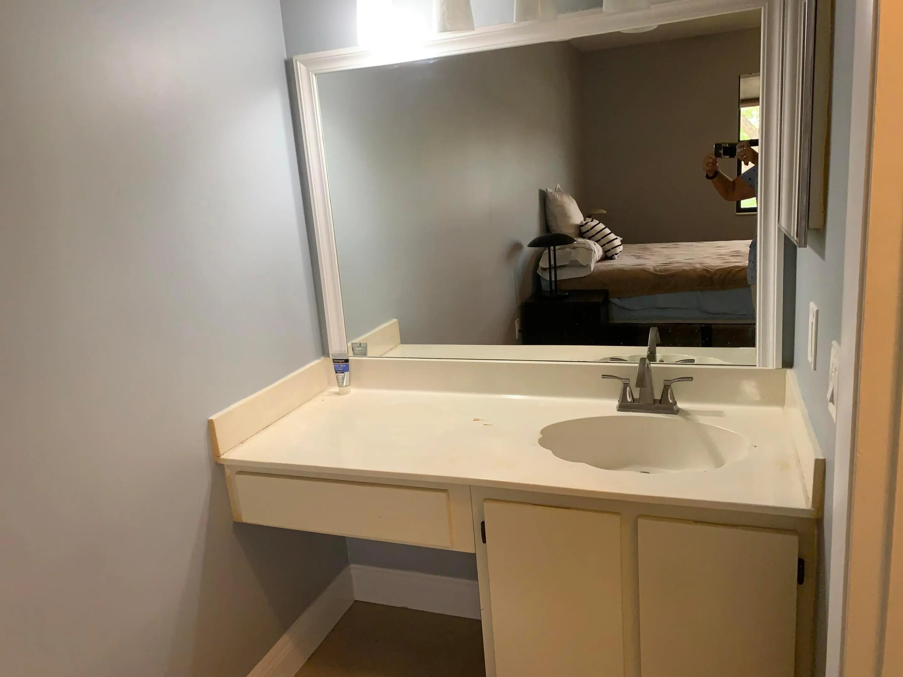 VANITY HAS BEEN UPDATED. NEW PHOTO COMING SOON.