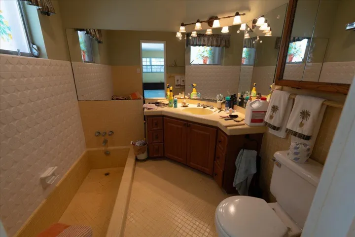 Fourth bathroom