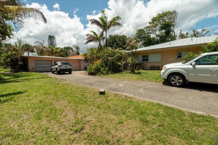Side house