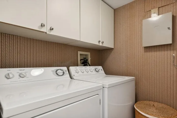 14_120SE5thAvenue326_44_LaundryRoom_Flex