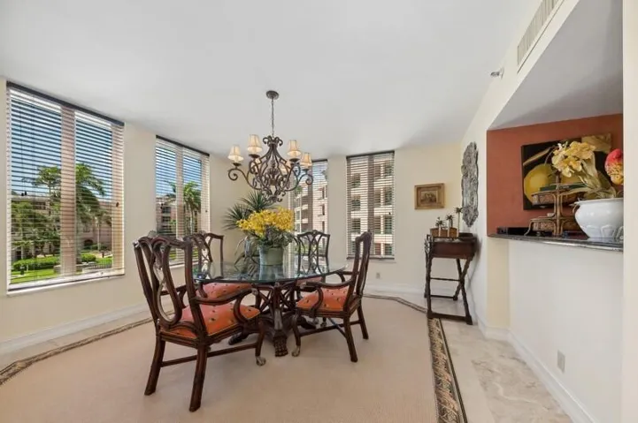 07_120SE5thAvenue326_2_DiningRoom_FlexML