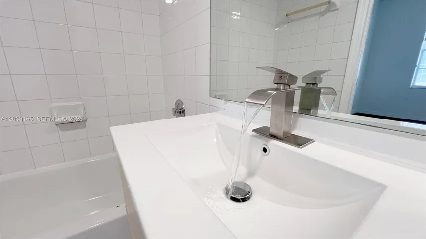 Photo 32
