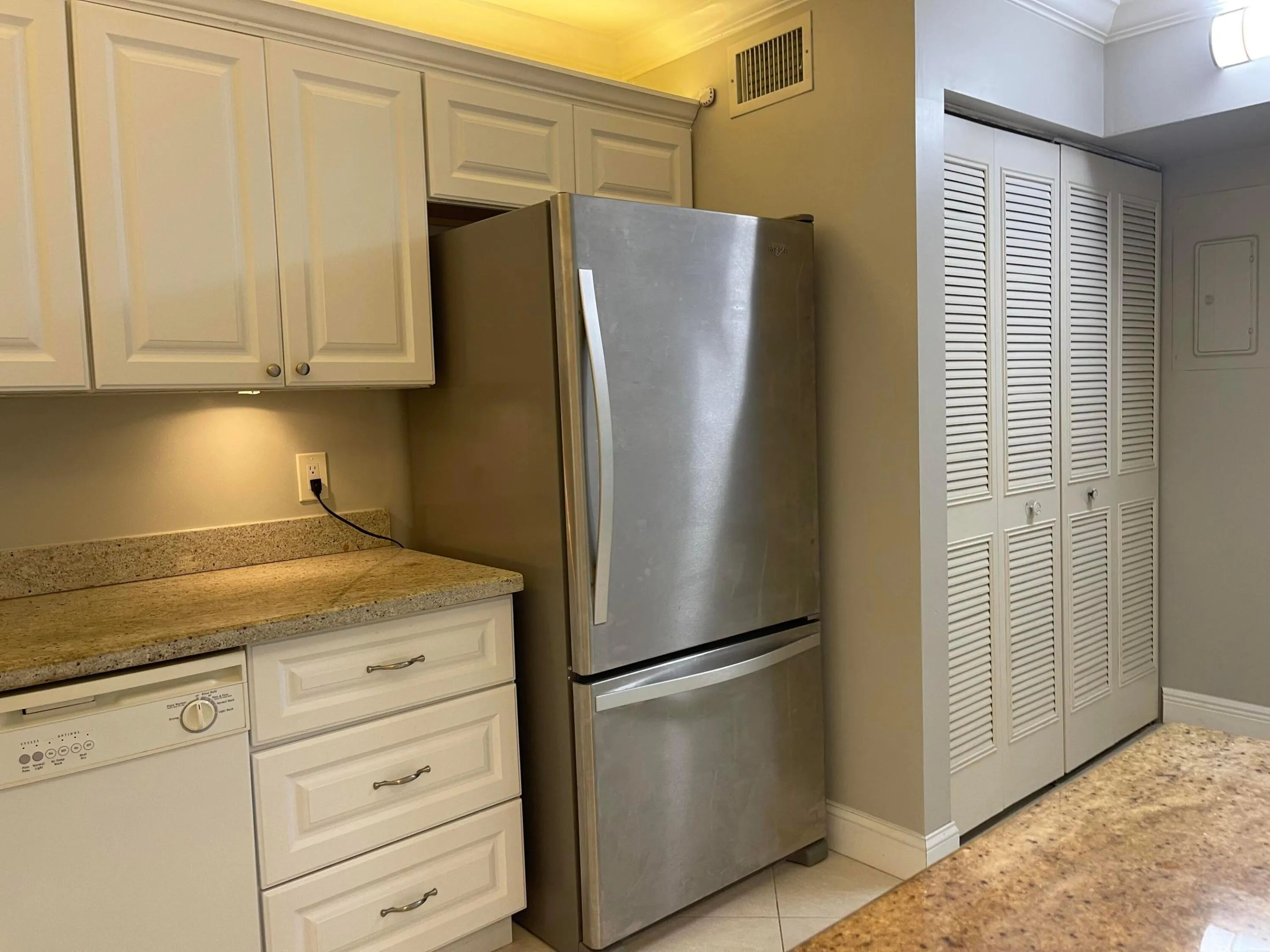 KITCHEN LAUNDRY