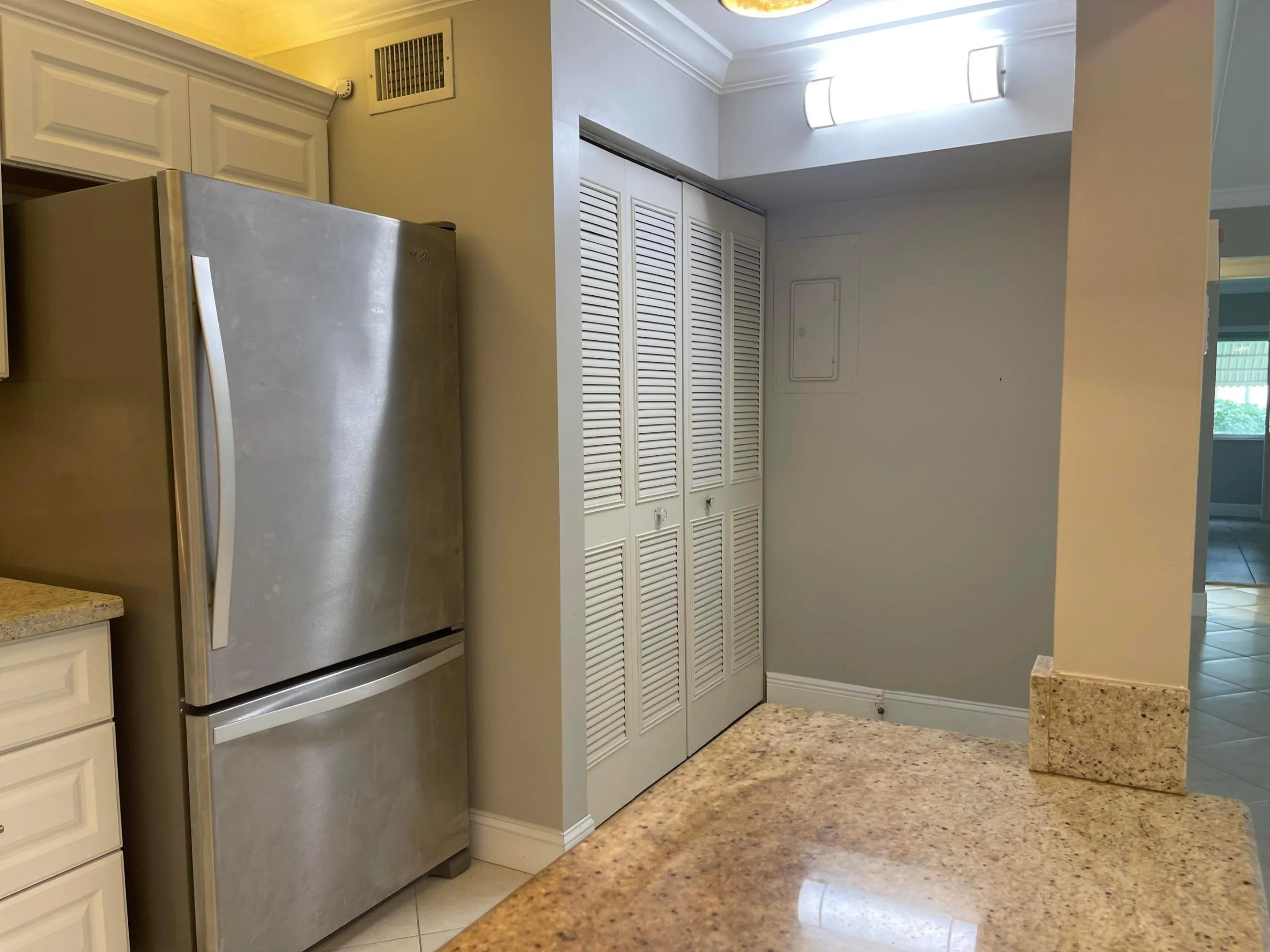 KITCHEN LAUNDRY