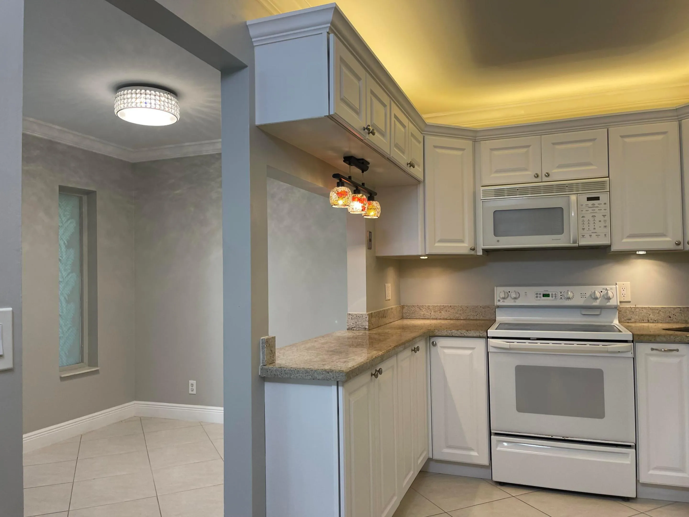 KITCHEN DINING ROOM