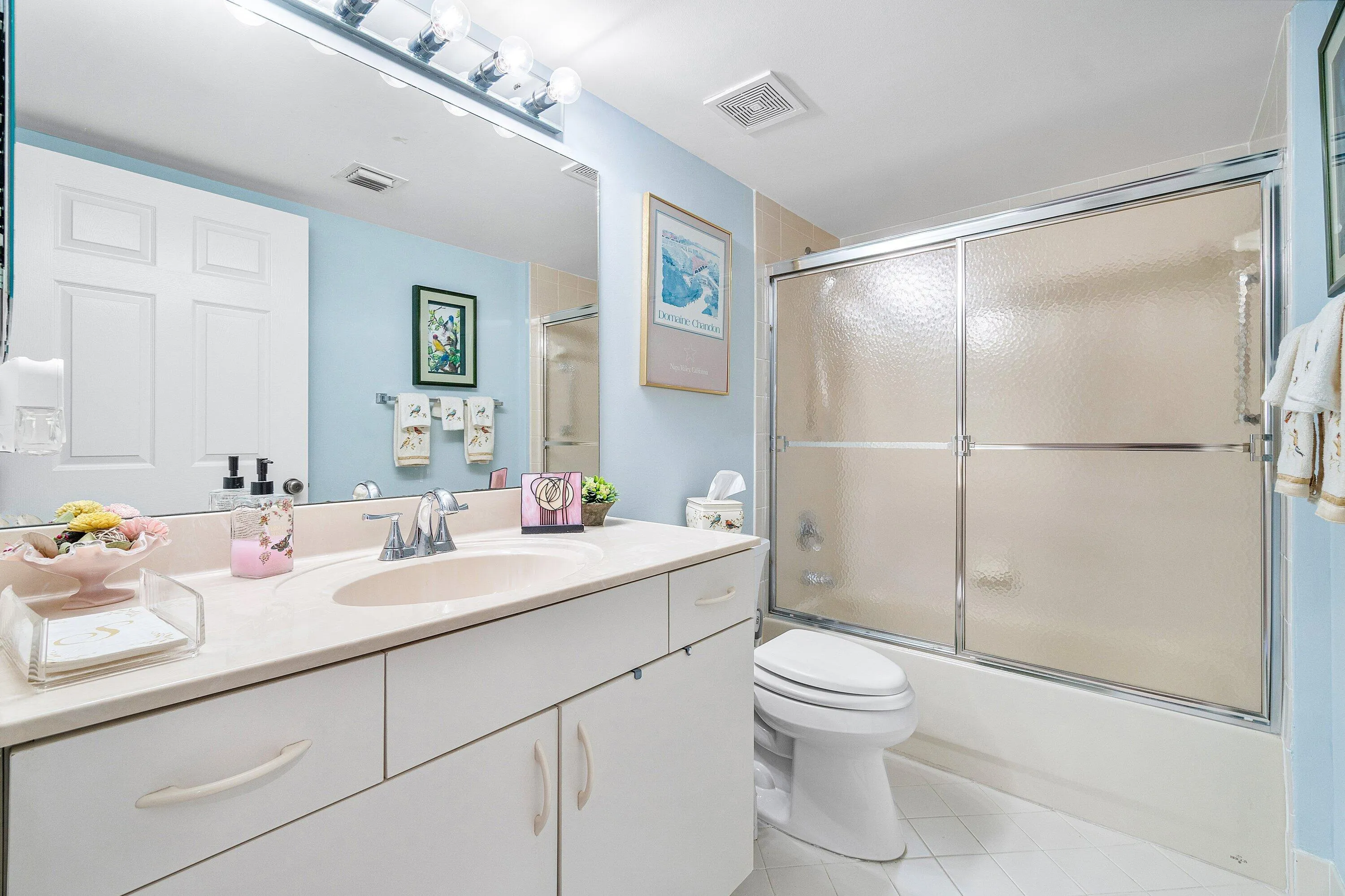 GUEST BATHROOM & SUITE IS IN A PRIVATE LOCATION FROM THE PRIMARY BEDROOM