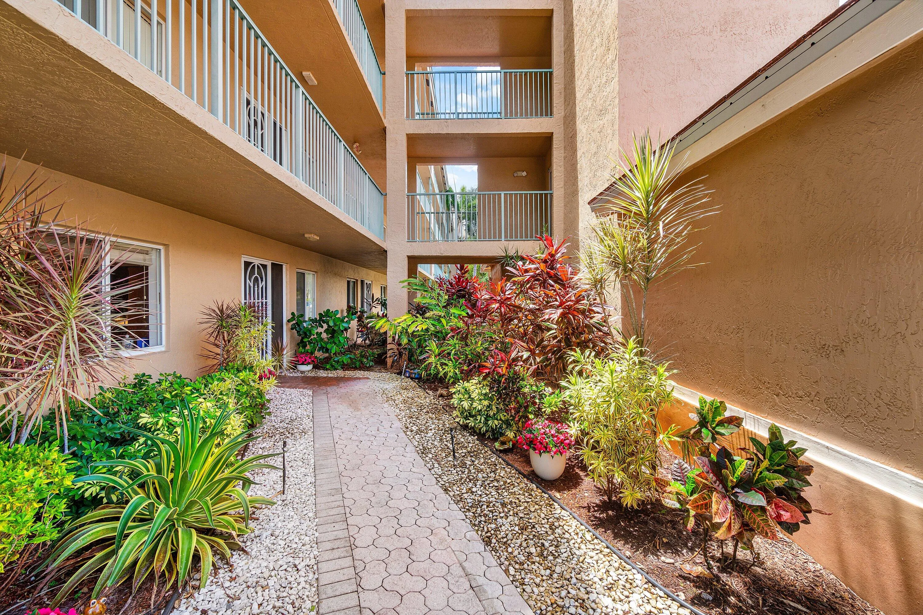 EXTREMELY PRIVATE WALKWAY UP TO THE HOME