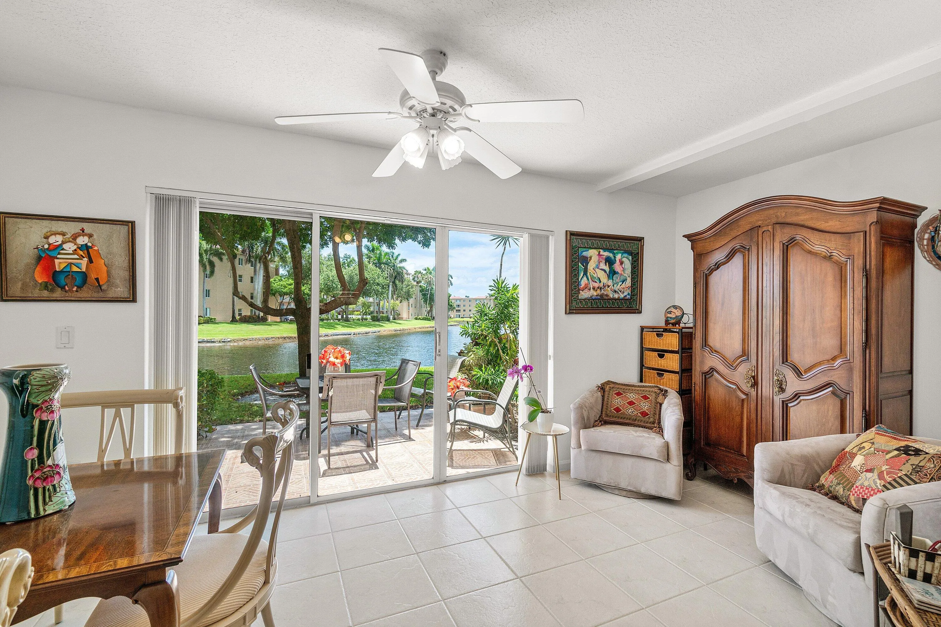 FABULOUSLY BRIGHT SUN ROOM!