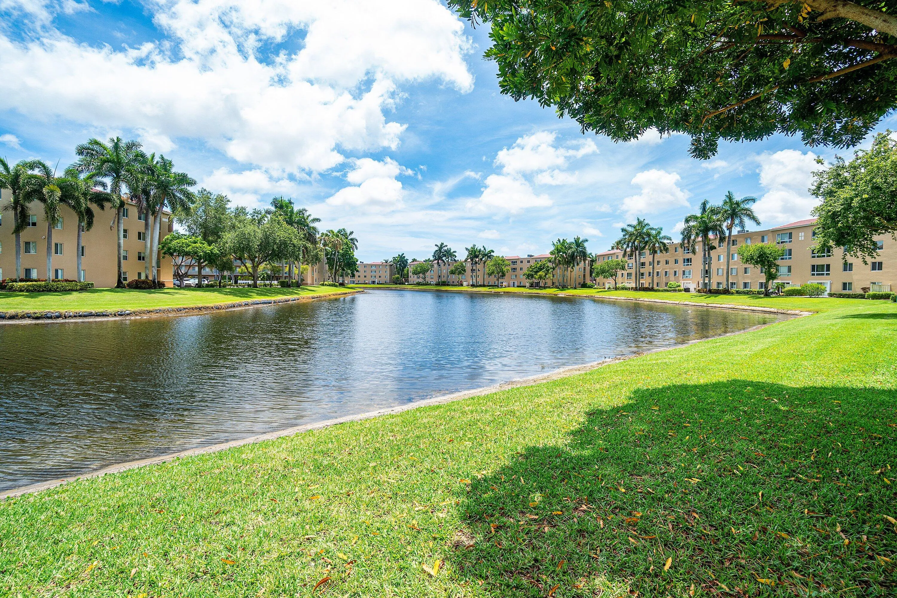 STUNNING LAKE VIEW THAT GOES ON & ON