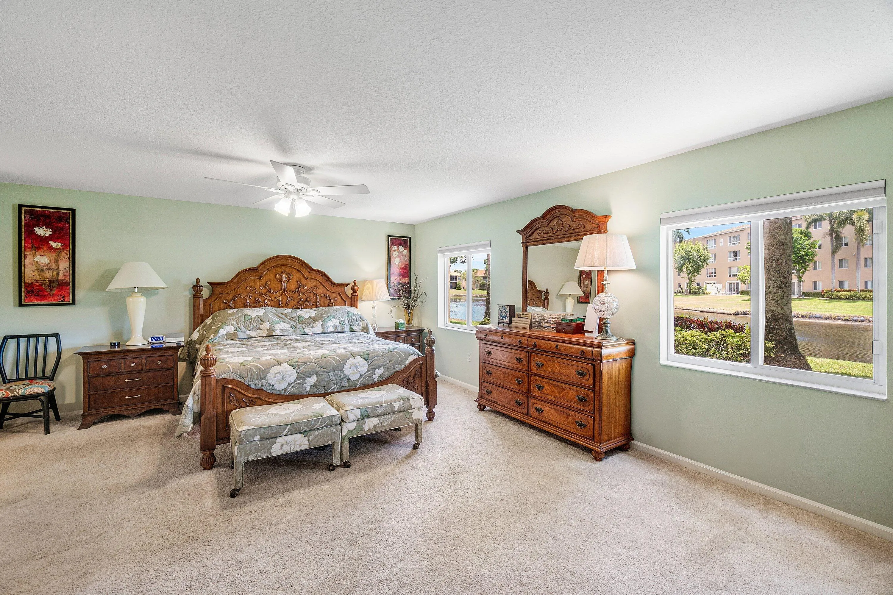 VERY LARGE PRIMARY BEDROOM