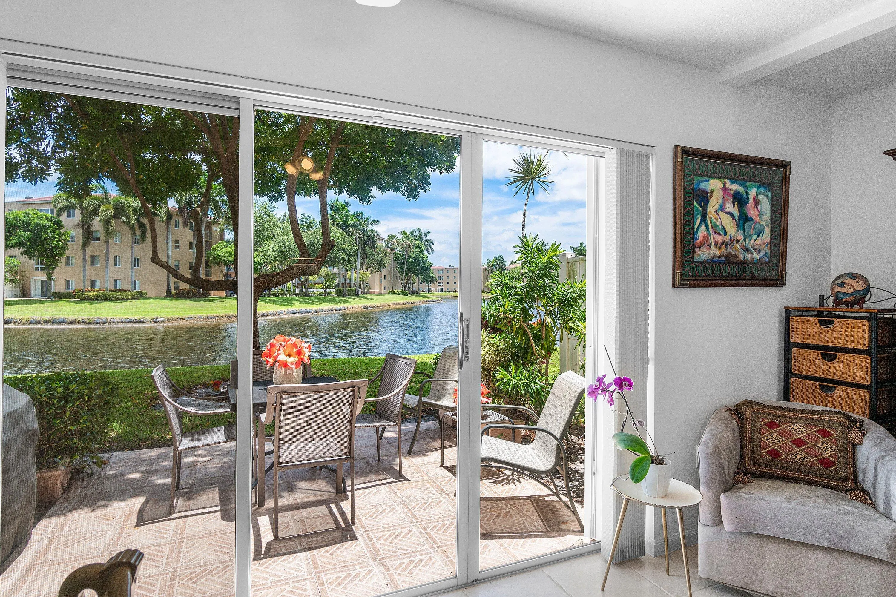 STUNNING VIEW TO LAKE & PATIO