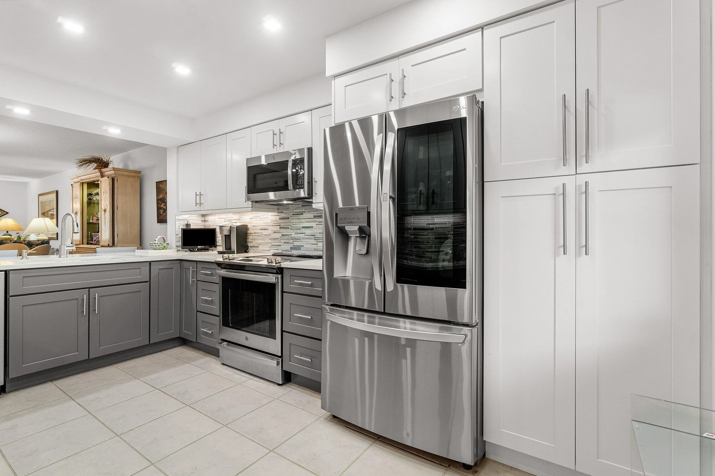 LARGE PANTRY