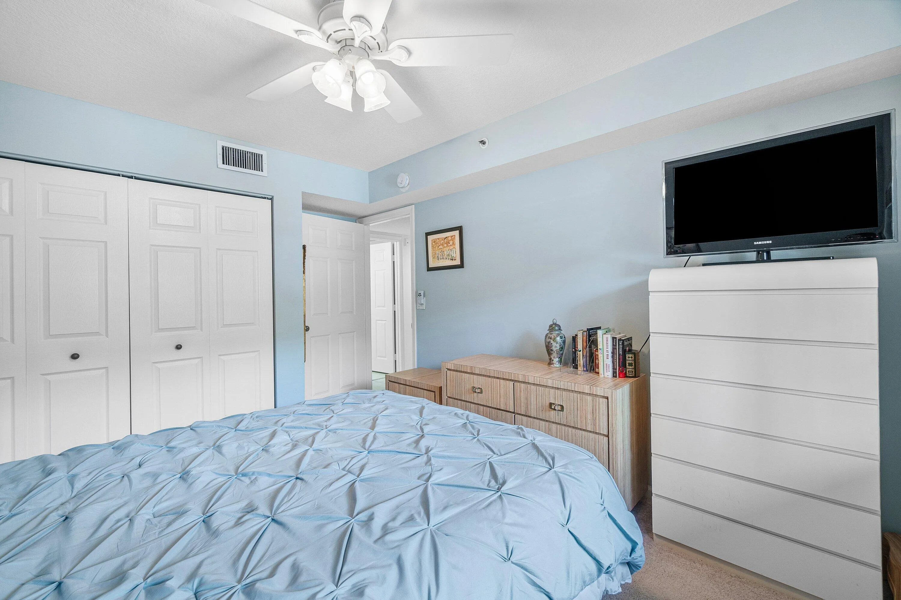 PRIVATE GUEST SUITE w/ LARGE CLOSET