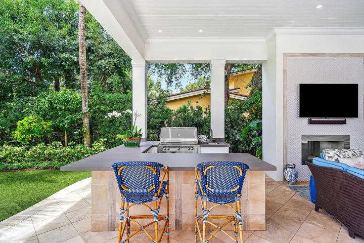 OUTDOOR KITCHEN