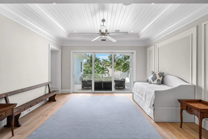UPSTAIRS LOFT