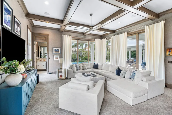 CLUB ROOM