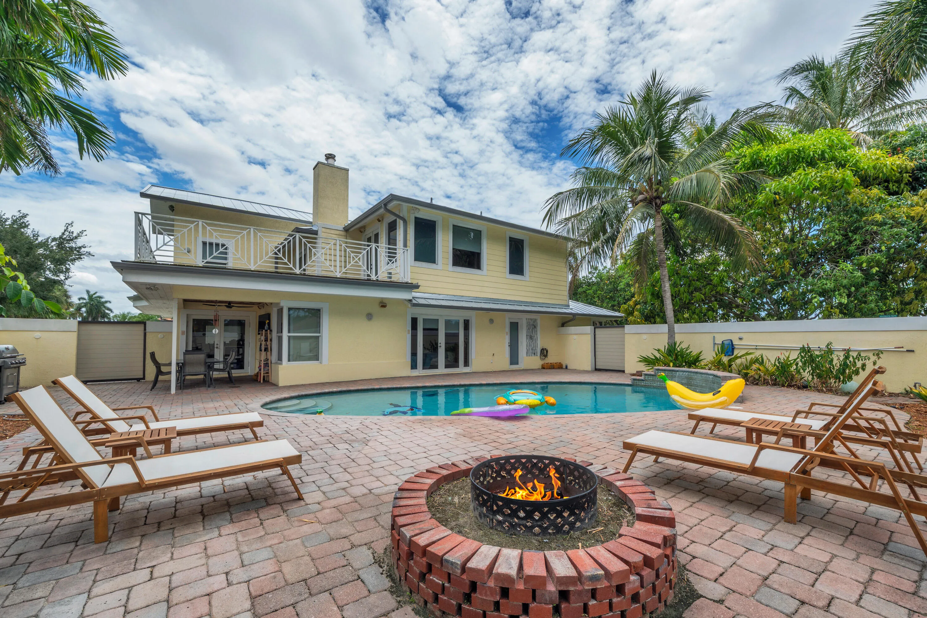 2 Pool-Backyard (3)