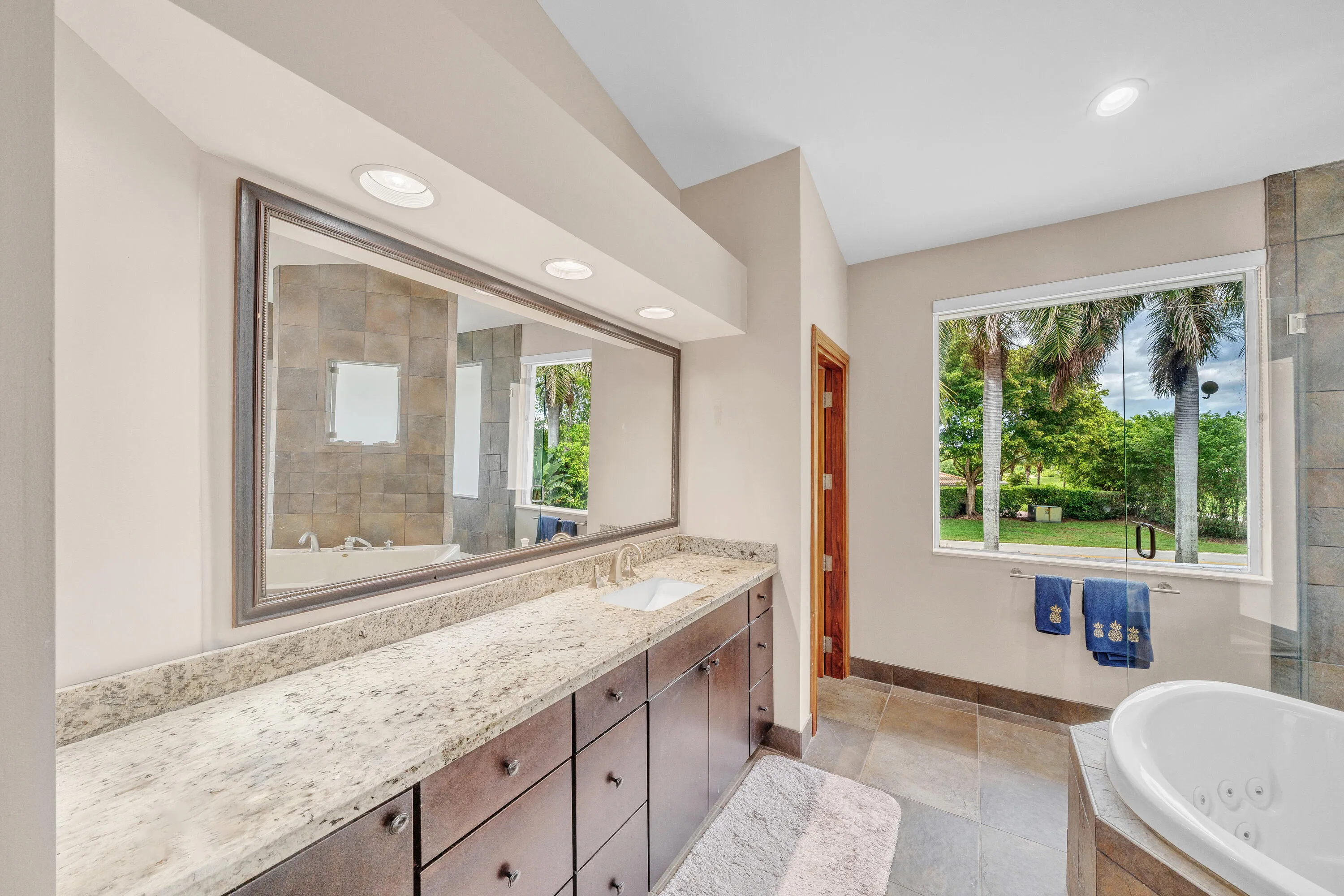 21 Primary Bathroom (1)