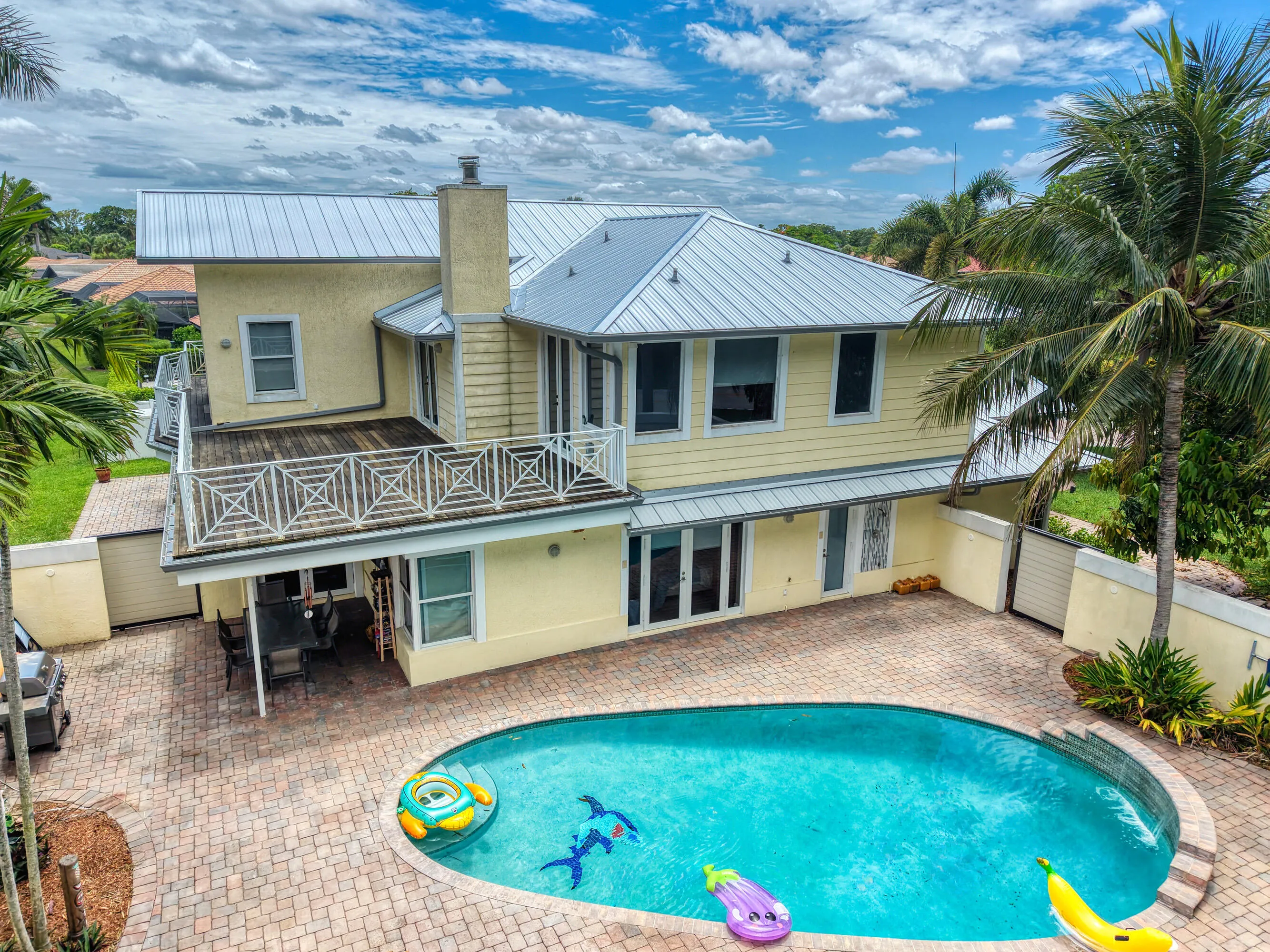 2 Pool-Backyard (1)