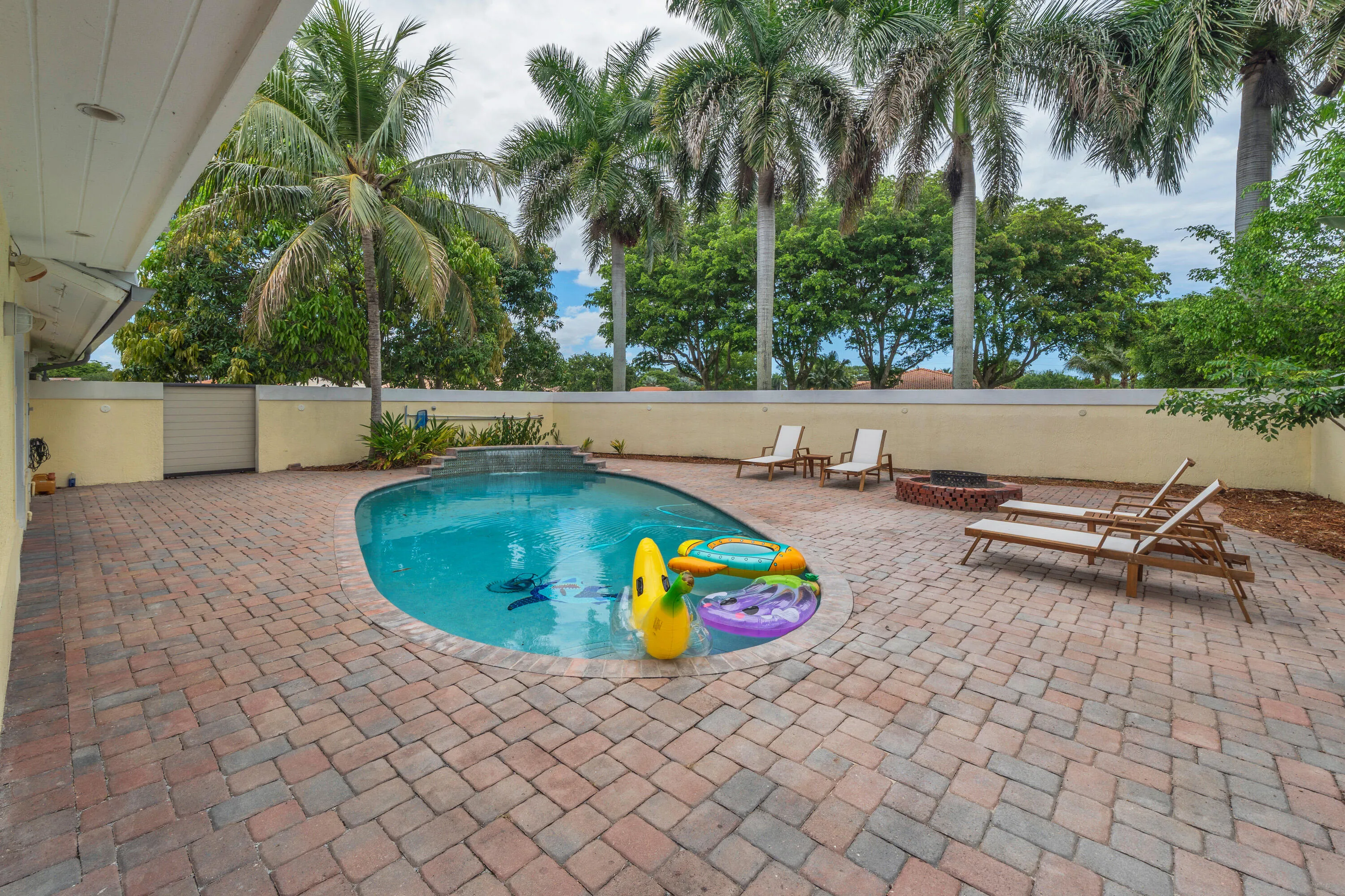 2 Pool-Backyard (8)