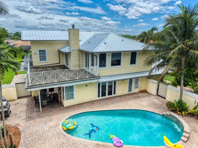 2 Pool-Backyard (1)