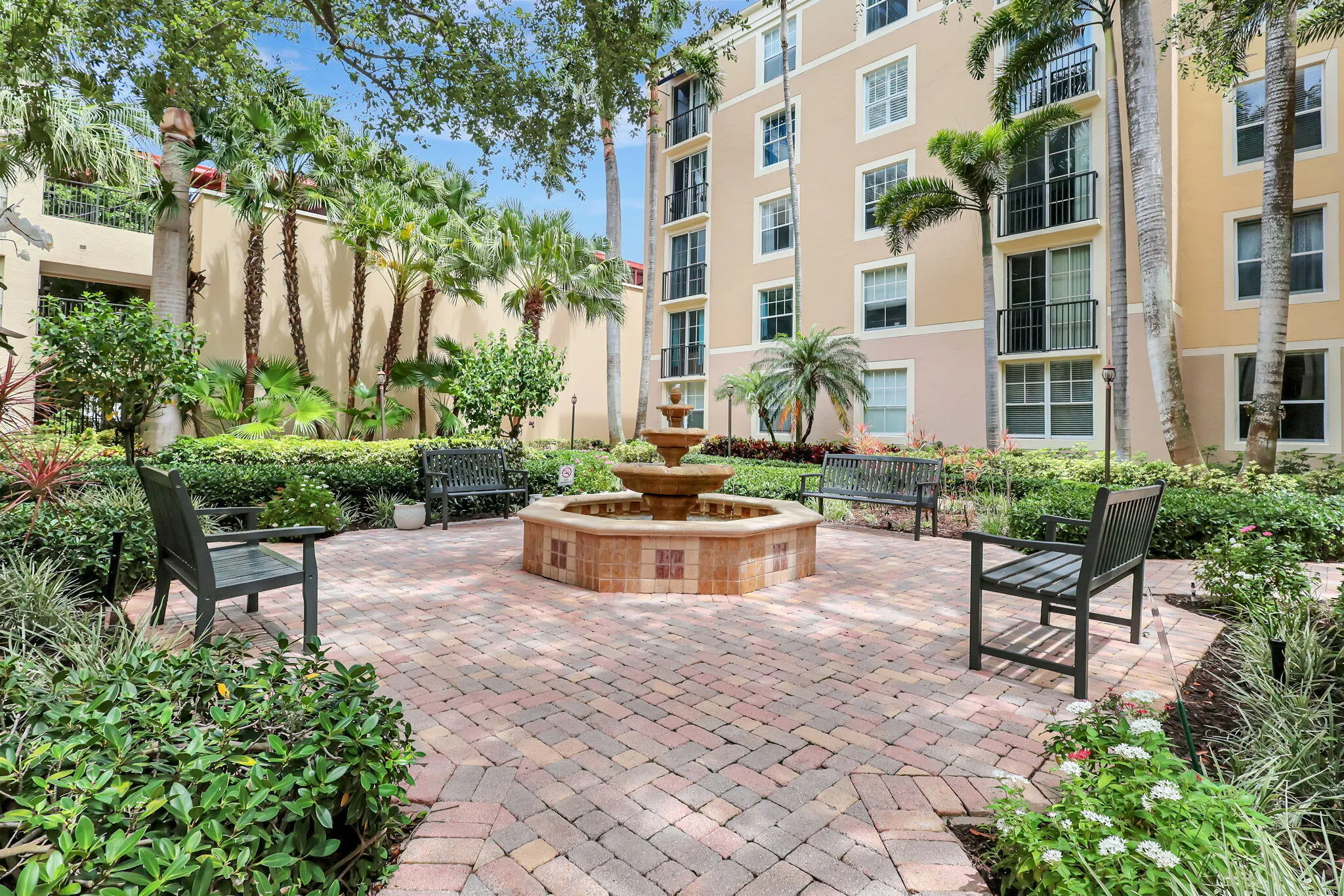 4-web-or-mls-Cole 630 South Sapodilla Av
