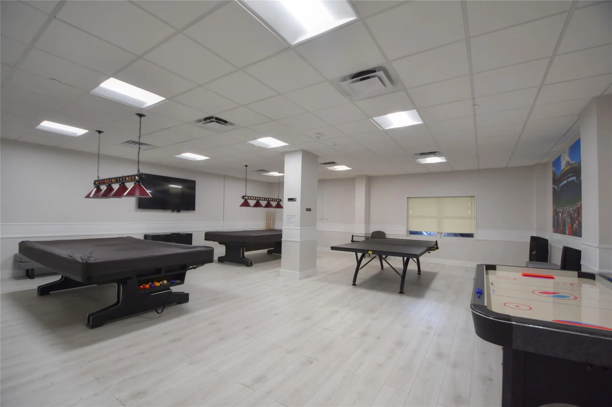 POOL TABLE