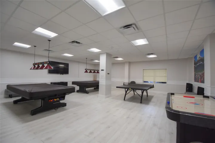 POOL TABLE