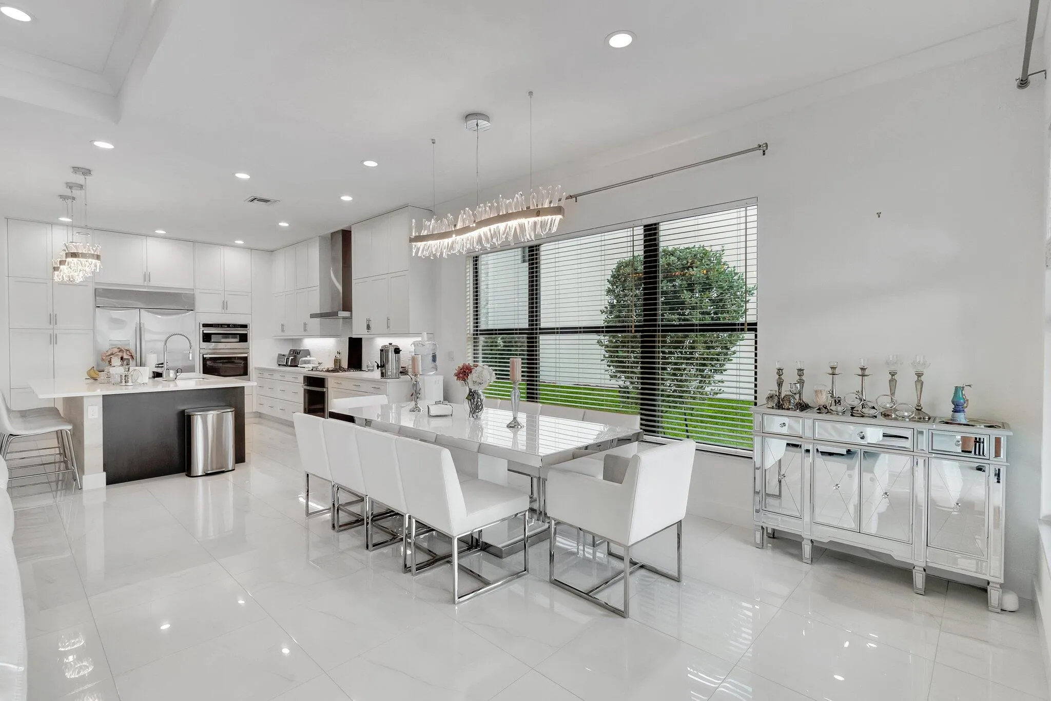 Dining to Kitchen