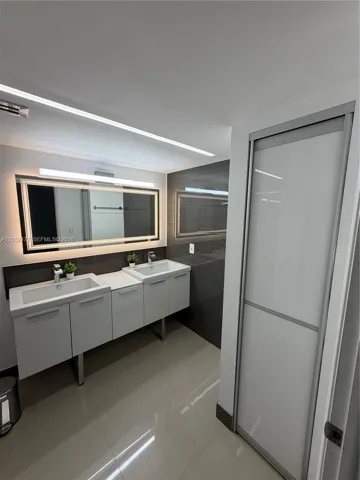 LED Lighted Mirror & Closet
