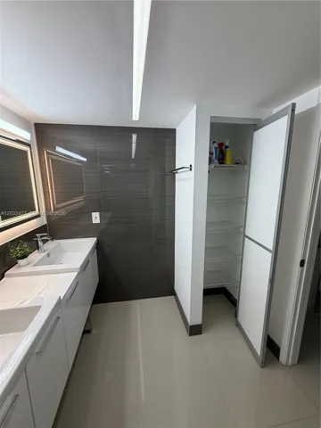 LED Lighted Mirror & Closet