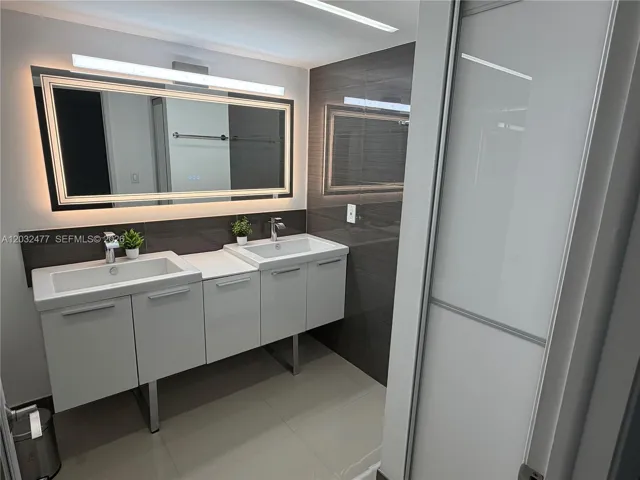 Double Sink Vanity