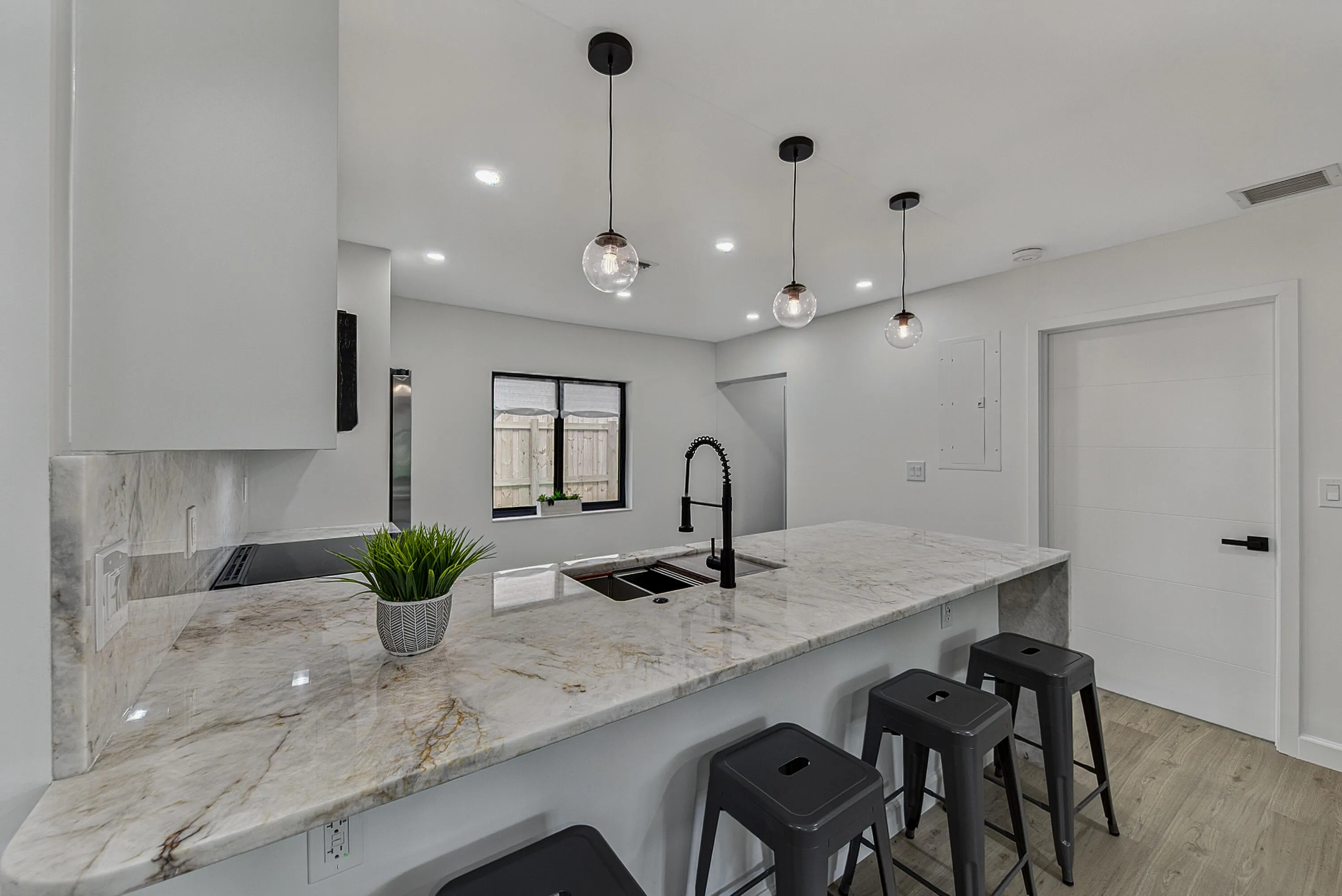 Ample counter with plenty for room for seating