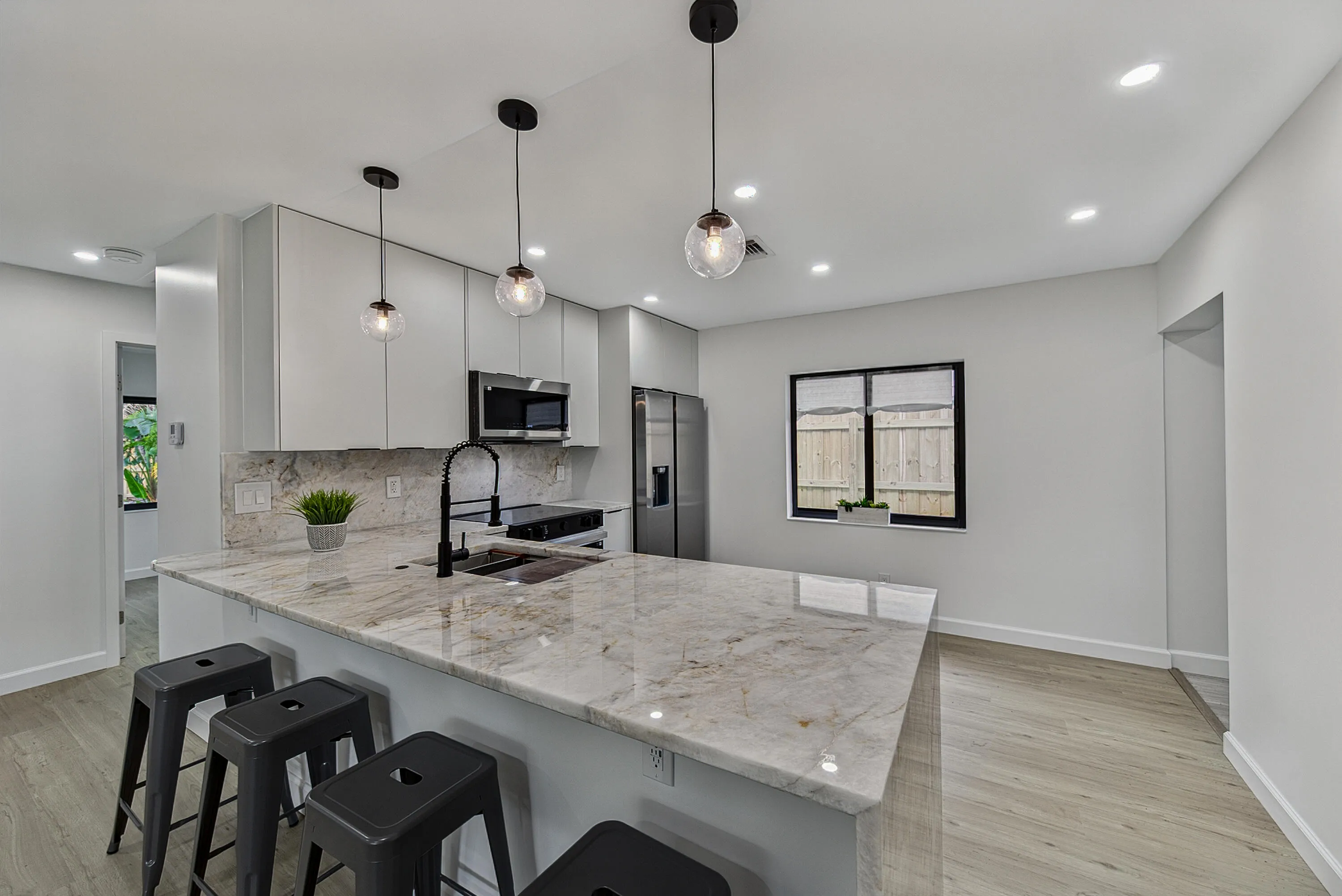 Cristalo waterfall counter with Cristalo backsplash