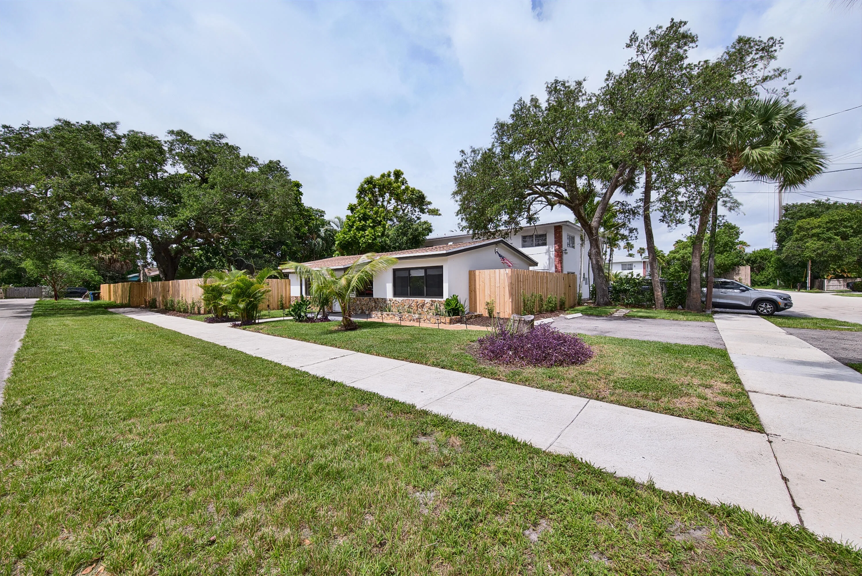 Corner lot with convenient parking to the right